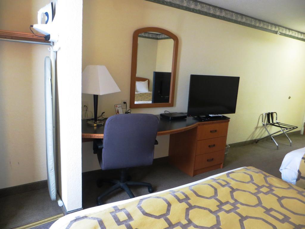 Baymont By Wyndham Fort Wayne Kültér fotó